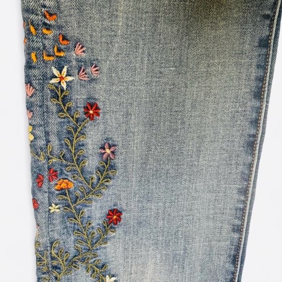 DRIFTWOOD Bootcut Blue Jeans with Colorful Floral Embroidery Size 26 - Picture 7 of 9